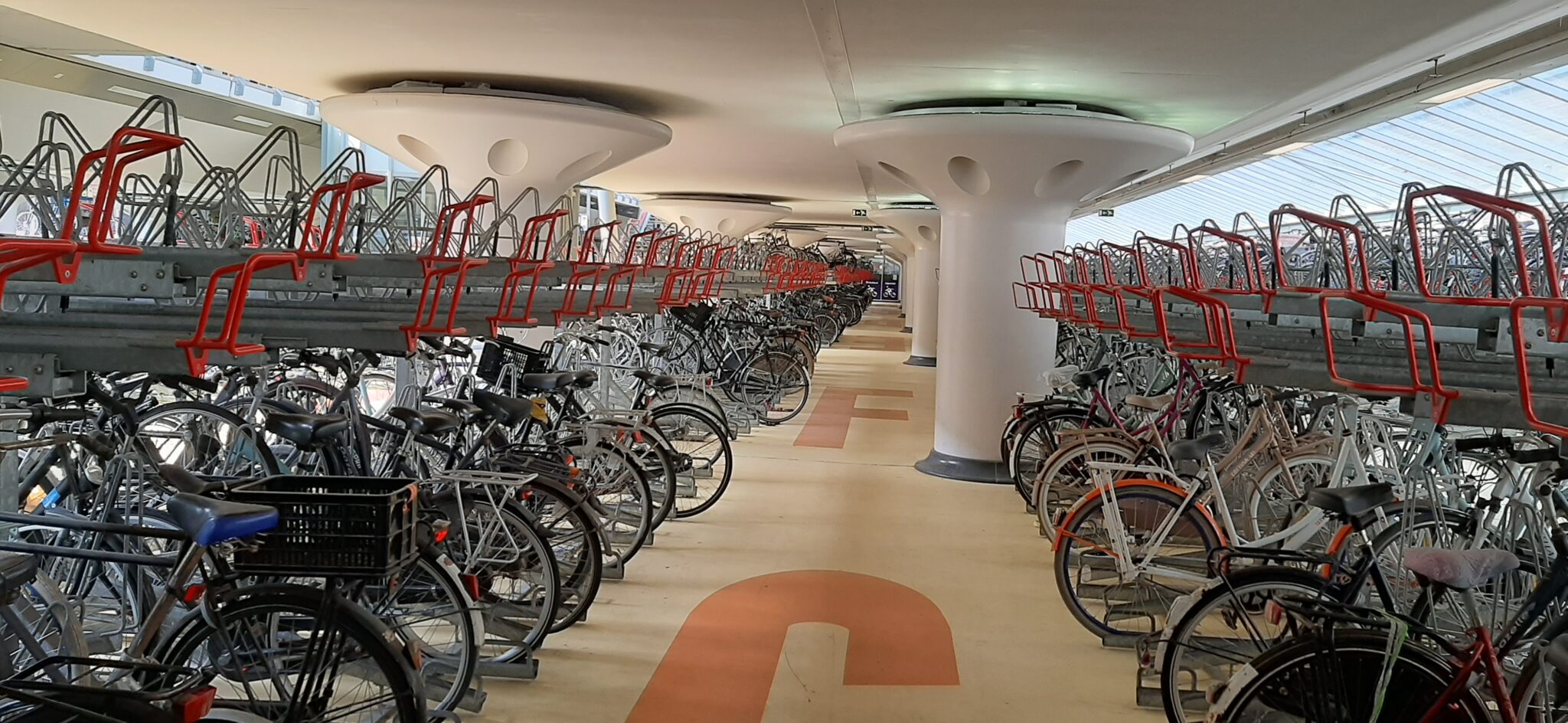 Vorbild Niederlande: Fahrradparkhaus am Bahnhof Houten